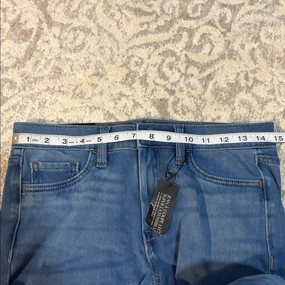 Banana Republic • Super Stretch Legging Fit Jean - Picture 6 of 8